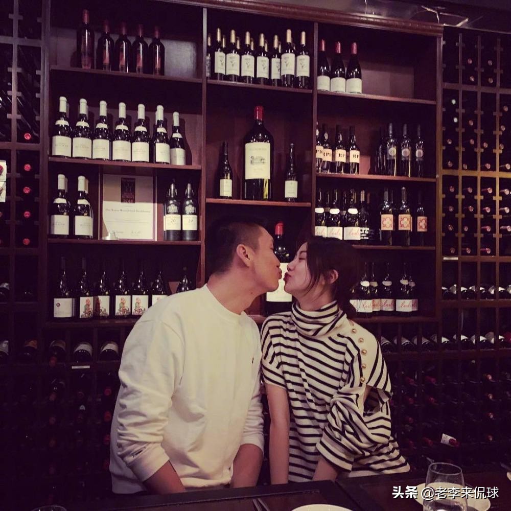 孙悦妻子冠军项链（浪漫！湖人情人节限定项链孙悦为妻子陈露制定总冠军项链）-趣拿体育