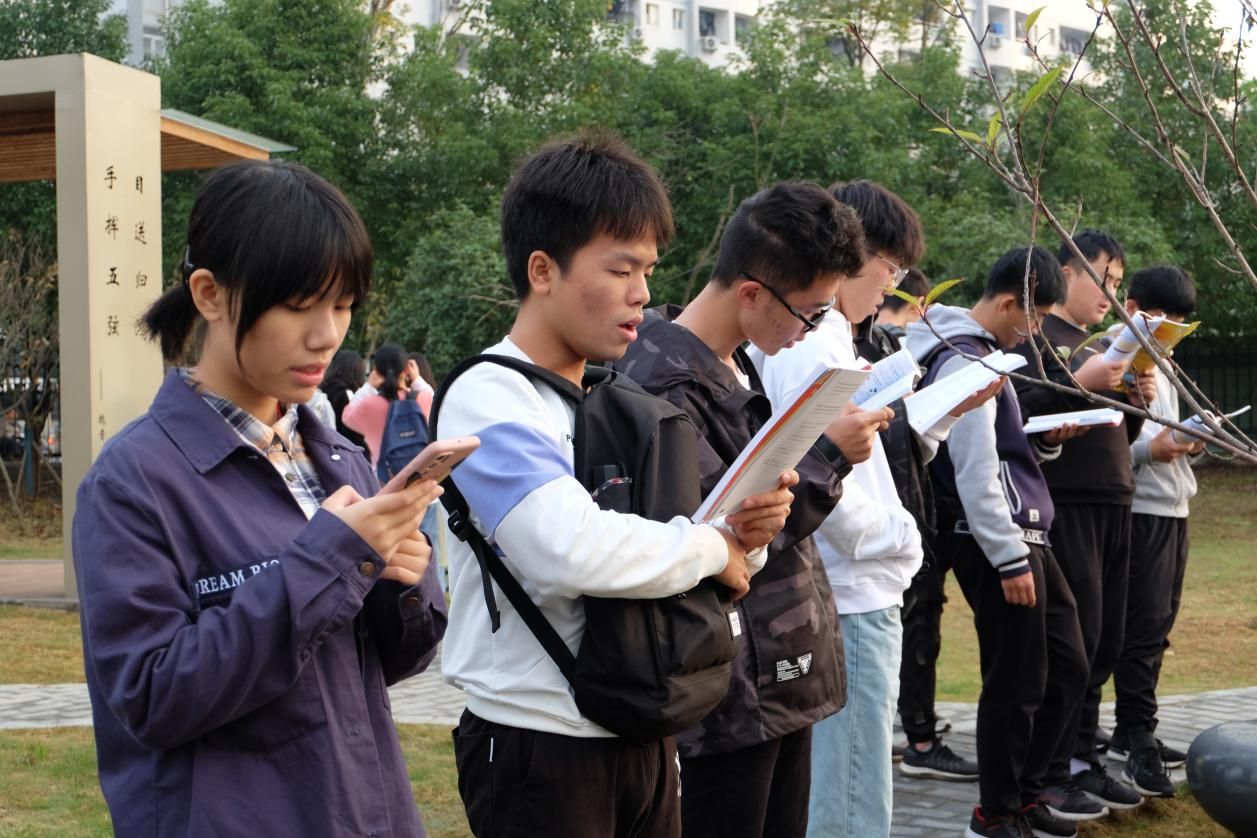 杨雨、郦波多位名家教授点赞，中南大学问渠晨读长廊等你pick！