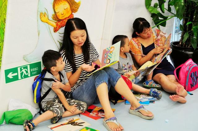 13名家长陪同22名孩子参加封建余毒