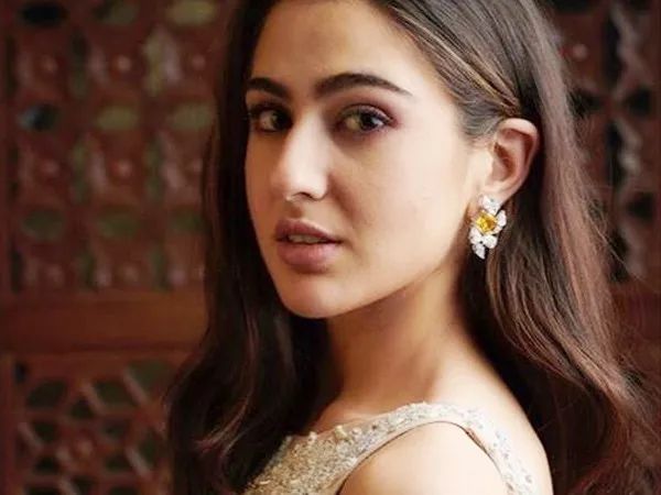 第八名萨拉阿里汗全名叫阿南尼亚·潘迪,是一名演