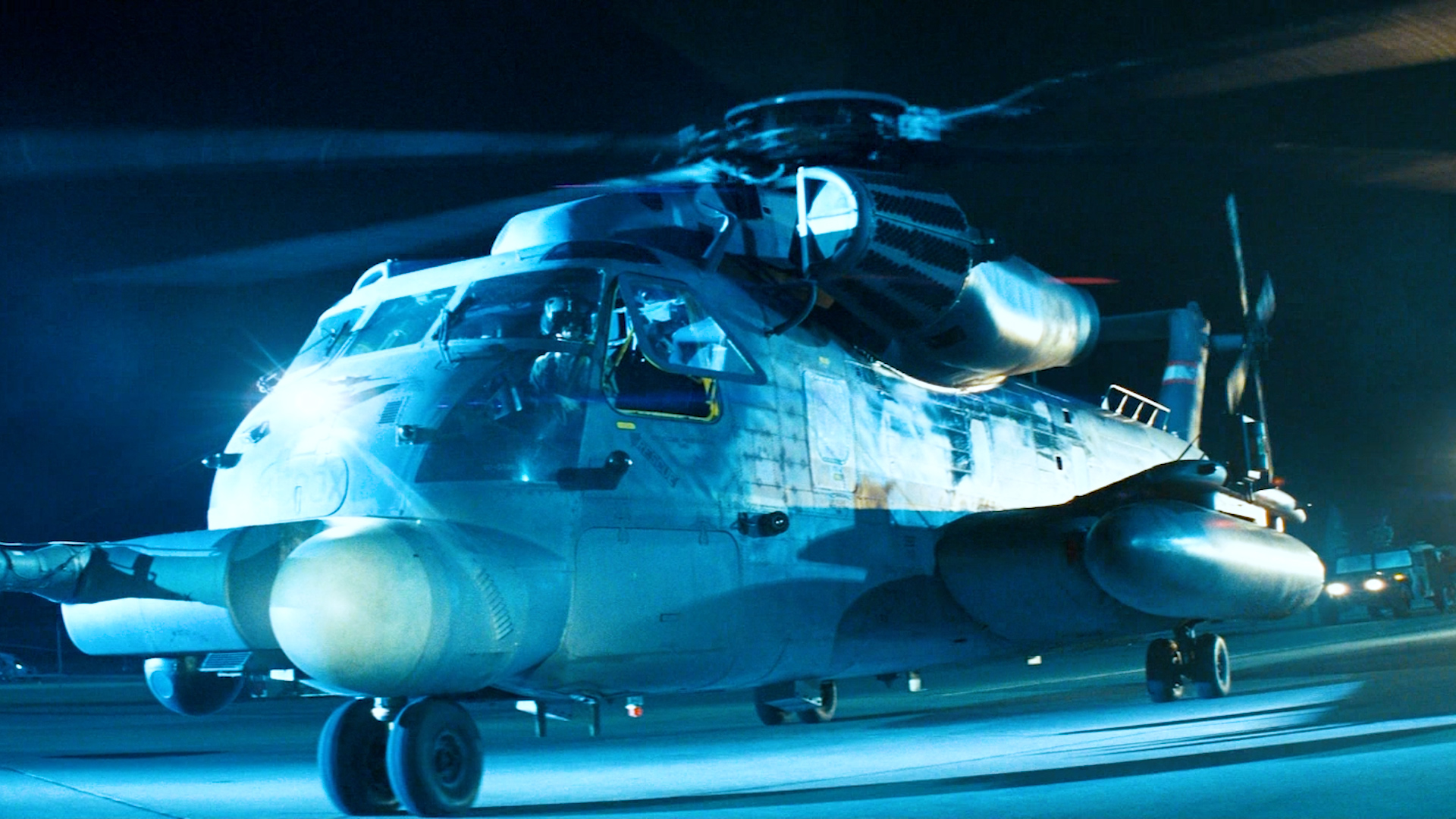 的第一个狂派的变形金刚;眩晕出场是以ch-53(海上种马)的直升机出现