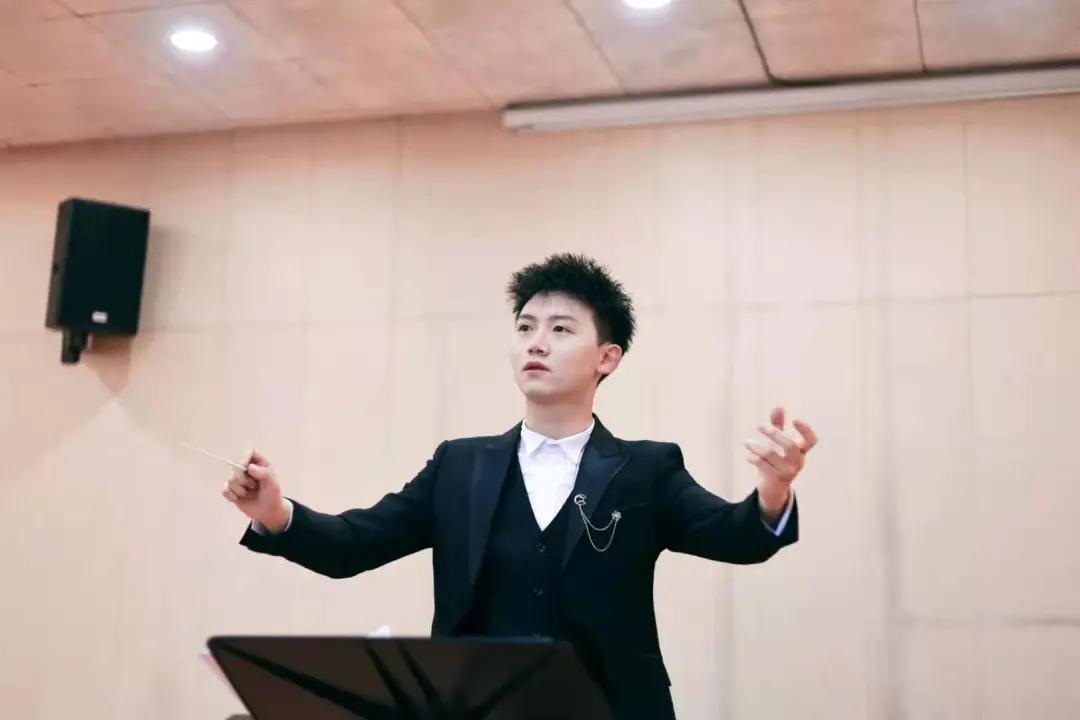 指挥家杨乐乐年龄?