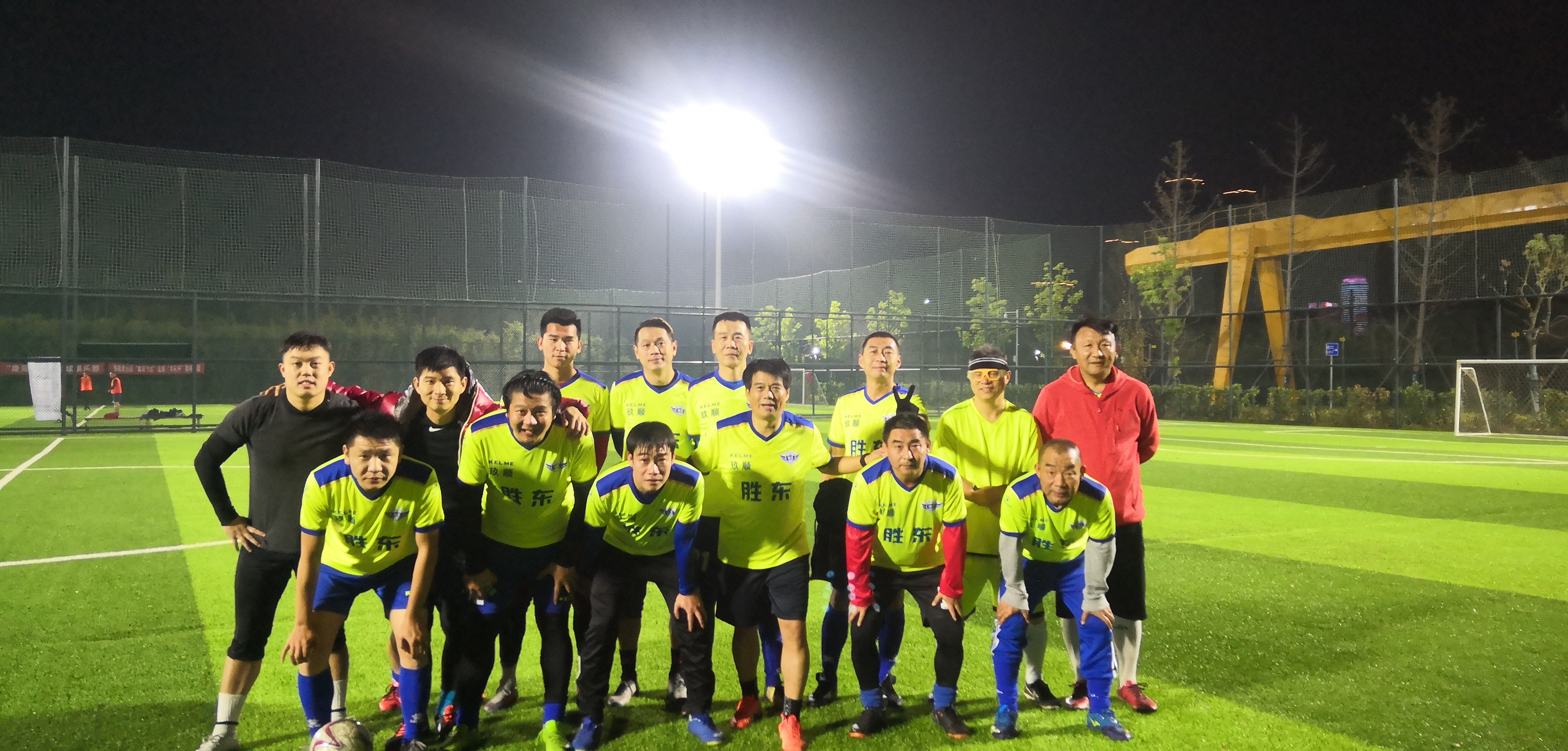 草根足球队公开赛视频播放在线观看（请给草根足球队更多的掌声：武汉胜东队青山江滩足球比赛纪实）-华海博客