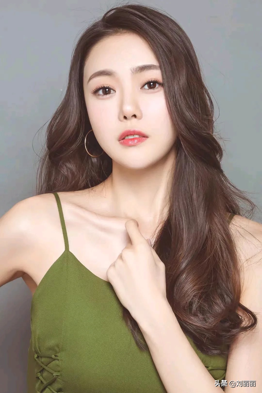 发型别再乱剪了,新人气女发20款送给大家,很美很心动