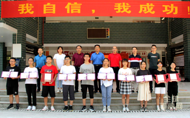 广西都安县芊芊学子苏铋胜等10位同学考上清华大学、北大