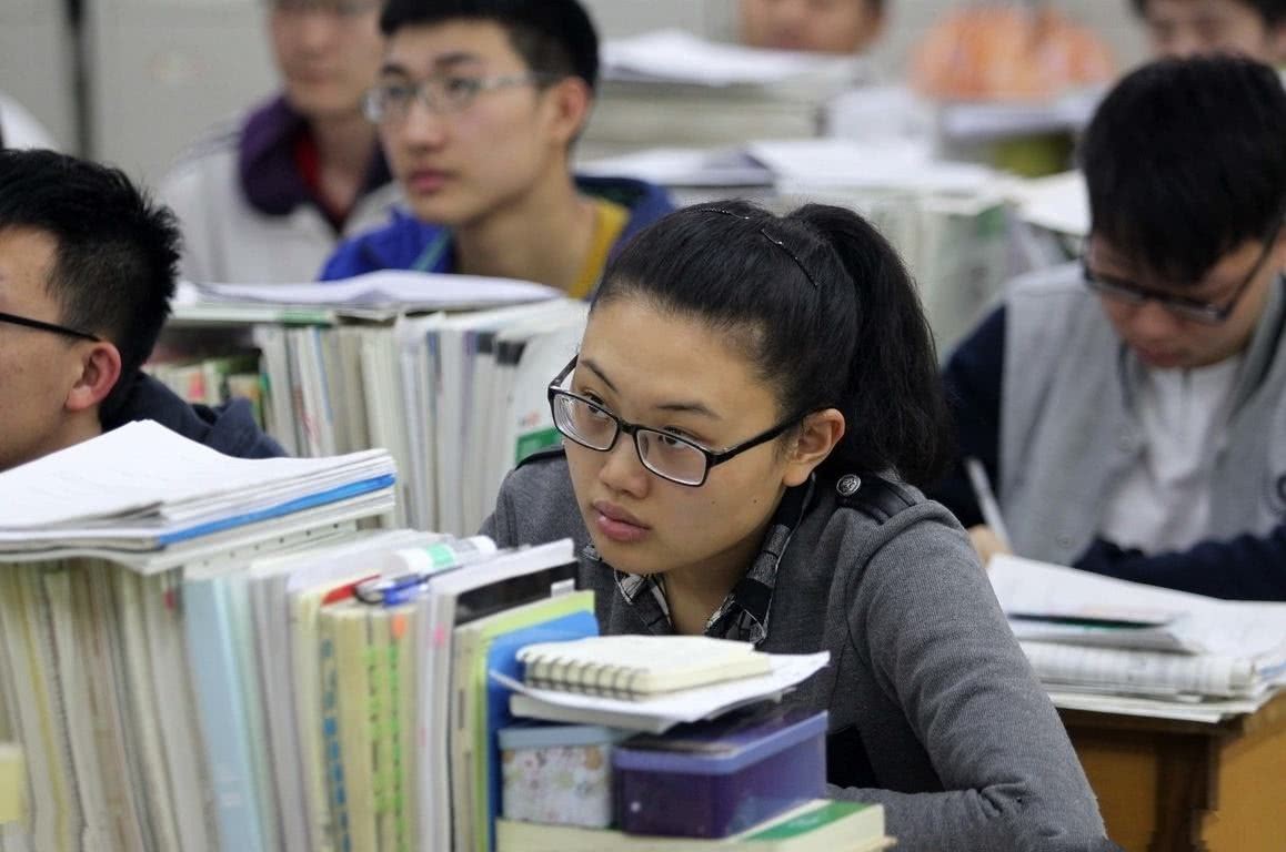 高考分刚过本科线，报“专科”还是“三本”？老师的建议很实在