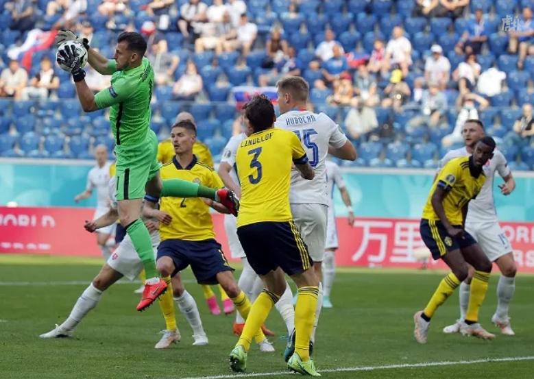 欧洲杯大连人德比上演：大半场沉闷，瑞典终获点球1-0胜斯洛伐克