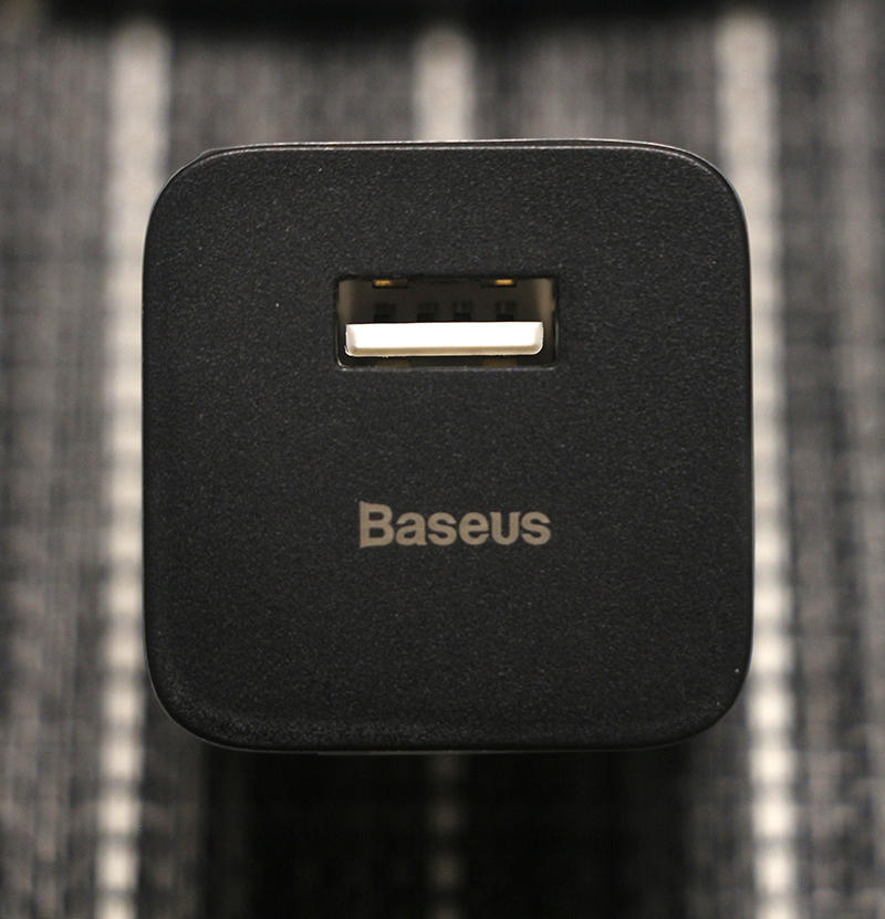 Baseus 倍思 天鹅 二合一无线磁吸充电支架20W 使用体验