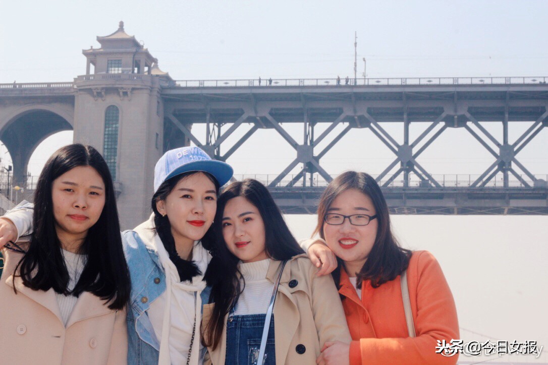 中南大学英语教师当网红：她是7岁孩子的妈，也是82万粉丝的女神