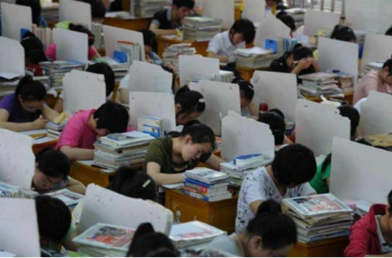 毛坦厂中学即将开始“复读”了，复读一年花10万，真的值得吗？