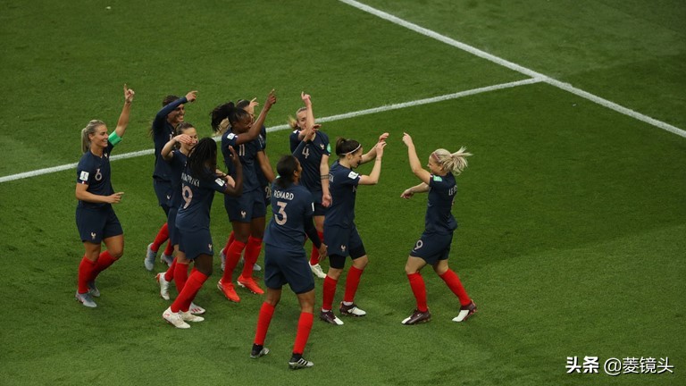 上届女足世界杯法国队长(女足世界杯揭幕战：法国4-0横扫韩国 VAR首次亮相吹掉东道主进球)