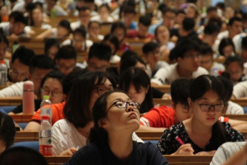 大学有挂科就不能毕业？多所高校取消“清考制度”，大四学生慌了