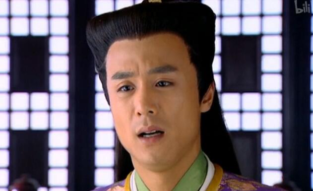 女二号韩月,扮演者韩雪,现改名韩雨芹,与张国立合作过多部电视剧.