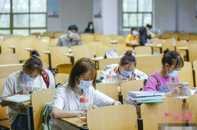 大学封校遭吐槽，2点原因惹学生不满，网友：这种封校有啥意义