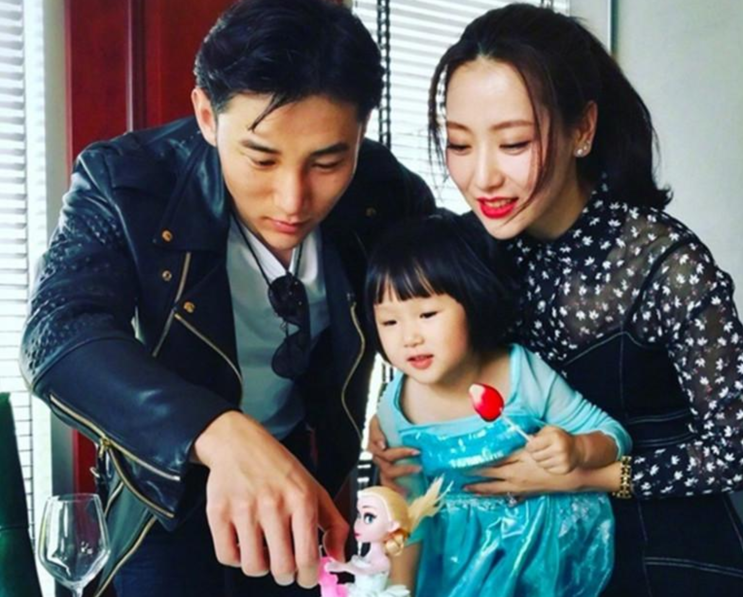 《隋唐演义》白冰(女神白冰的成名往事,和她生命中爱错的那个男人)