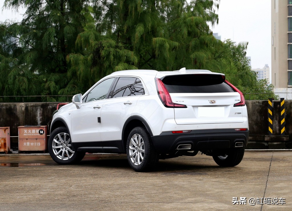 豪华suv凯迪拉克xt4,颜值高,动力强,优惠后才22万