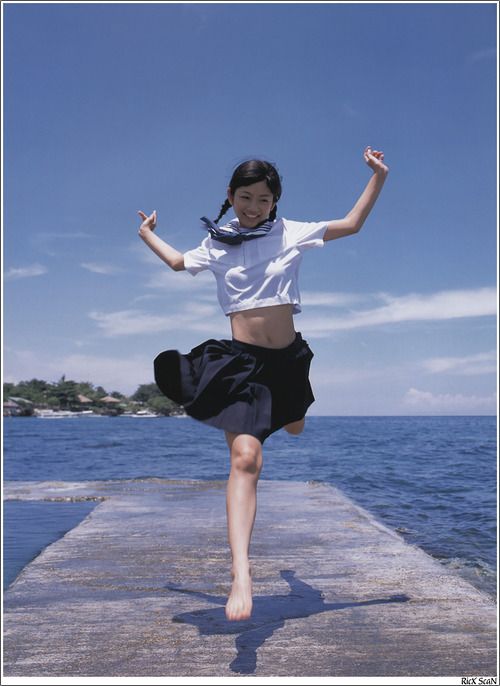 日本女星的夏季穿搭(日本90后女星熊井友理奈,夏日穿