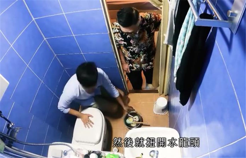 香港年轻人太拼了！蜗居10㎡房，开门上床厕所洗碗，阳台1㎡