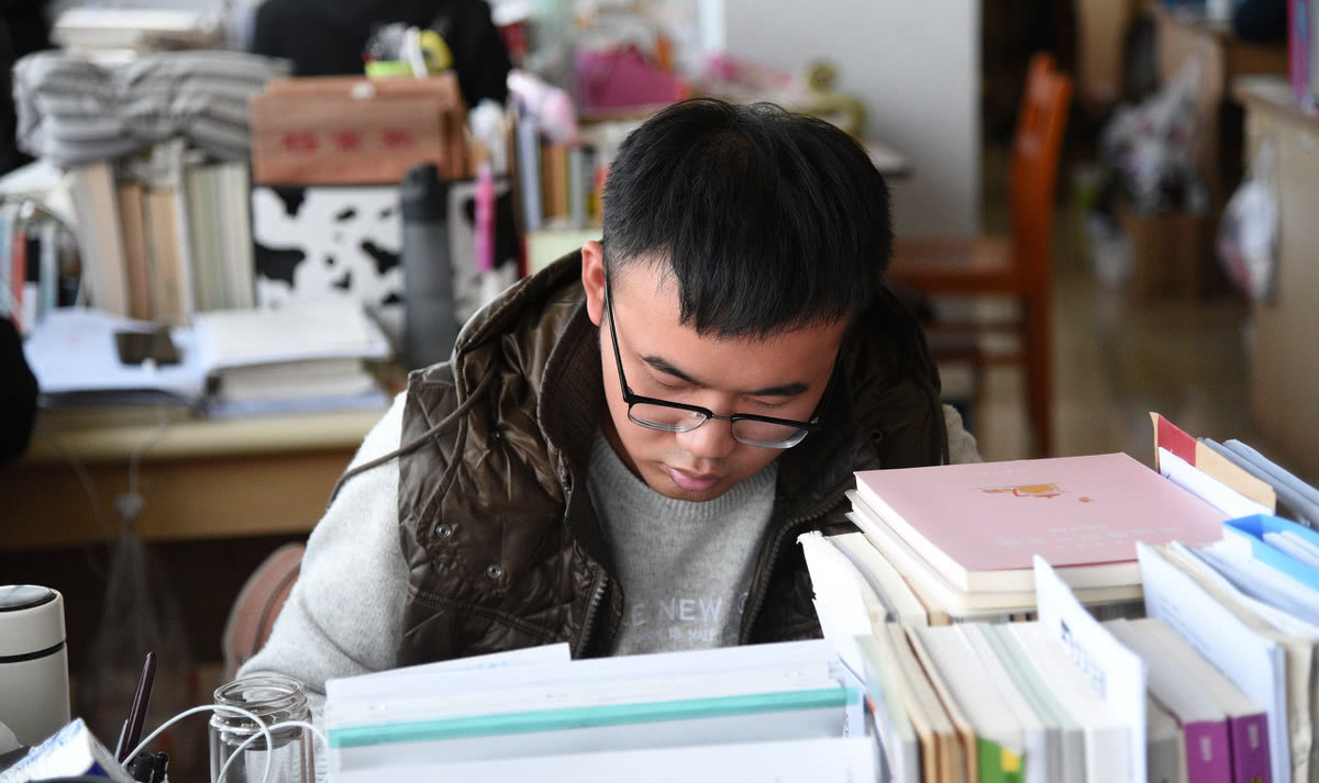 考研，与高考有3大不同点，为啥不能像高考一样？