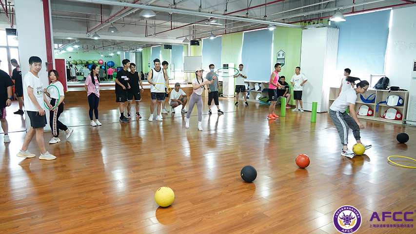 健身私教培训学院哪里好（健身学院哪个靠谱呢）