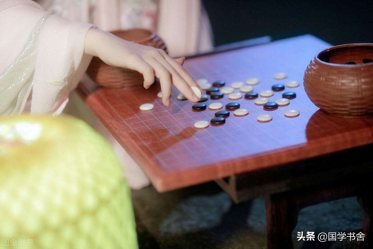 庄子警世：故步自封者难悟大道，唯开放心胸方能通达天地之变