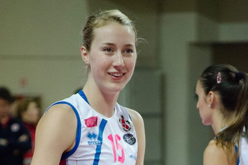 美国女排希尔基拉里恋情(美国美女主攻32岁摘金退役,曾是世锦赛mvp