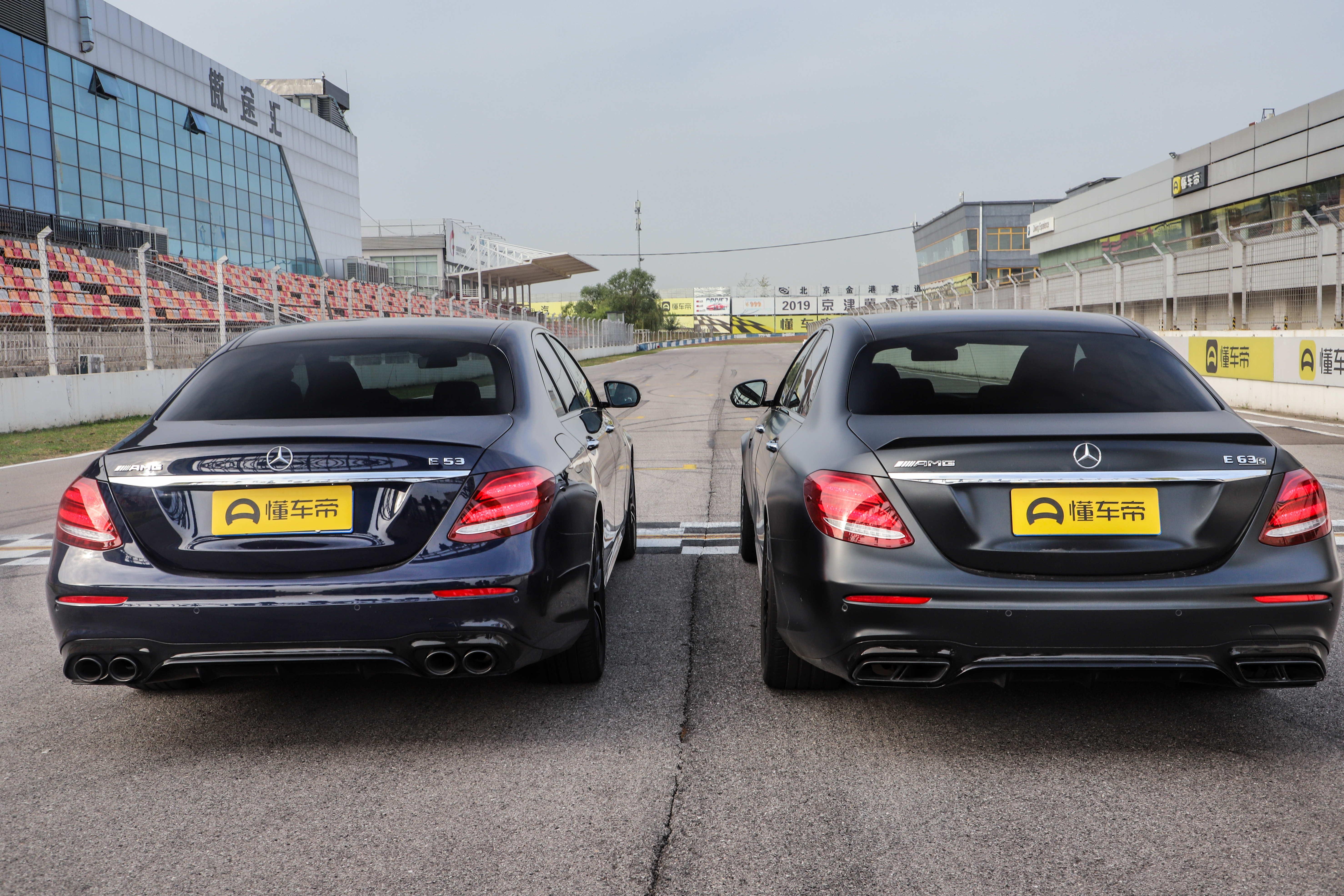 AMG E级双车评测：同门不同命，直6凭何挑战V8？