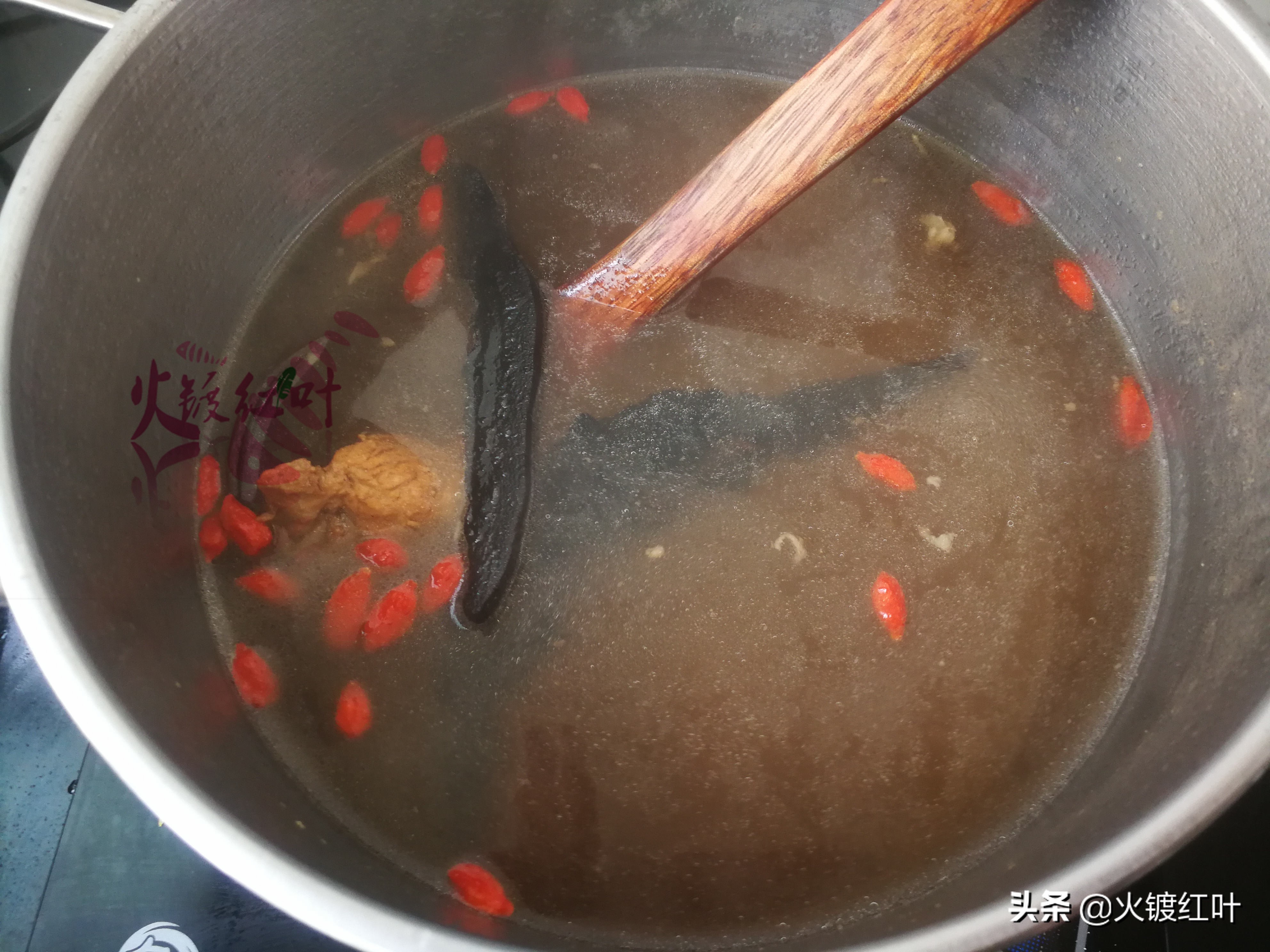 灵芝煲汤的12种做法(分享一道灵芝的汤谱，简单又好喝，常喝舒润喉咙，增强体质)