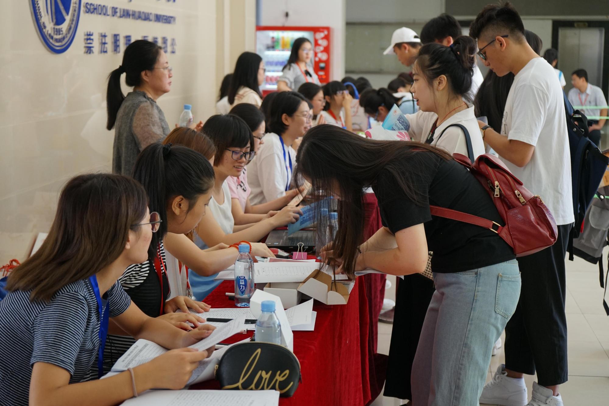 “挂科”重修，10月份才能拿证，研究生9月份开学，怎么办？