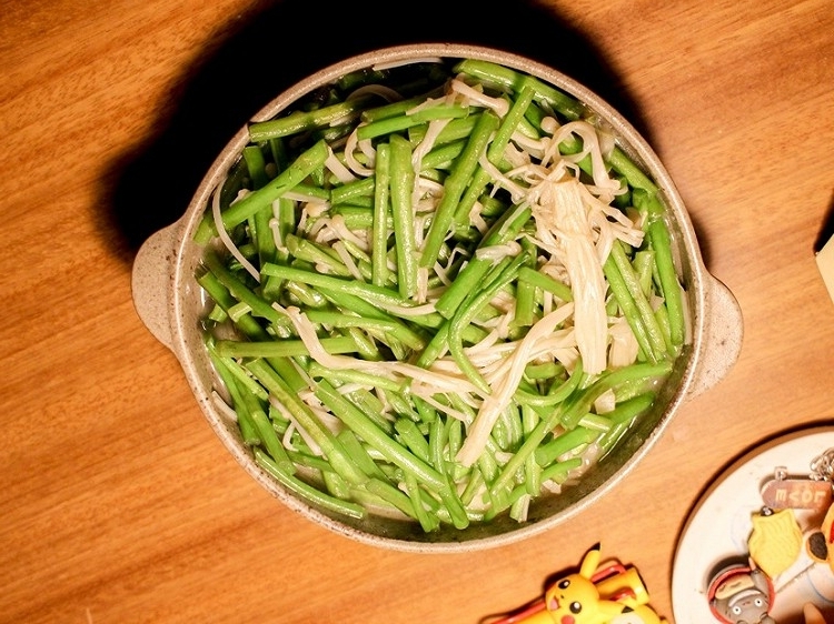 图片[1]-【芦蒿金针菇】做法步骤图 简单易做又解馋下饭-起舞食谱网
