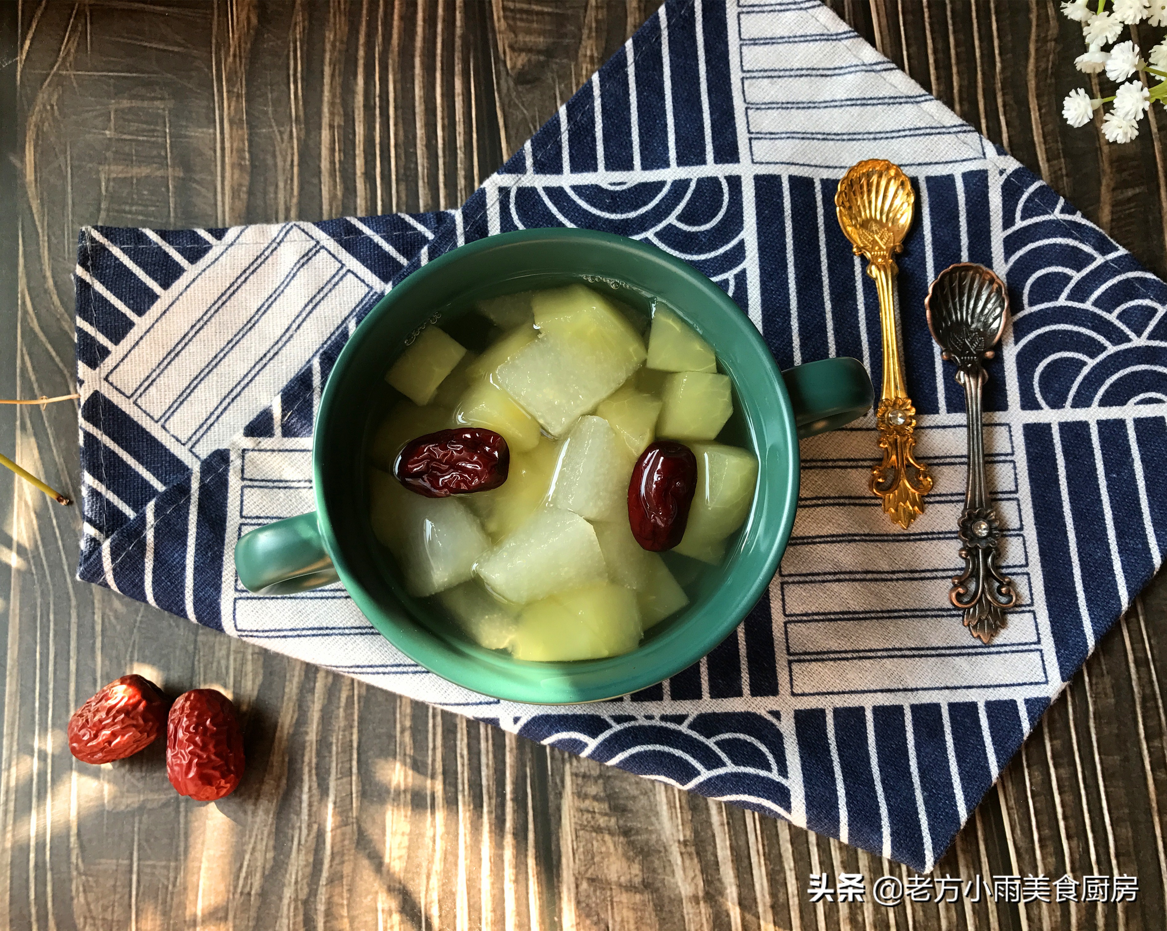 3月,这水果1块5一斤,和苹果一起煲糖水,清热去火,润肺止咳