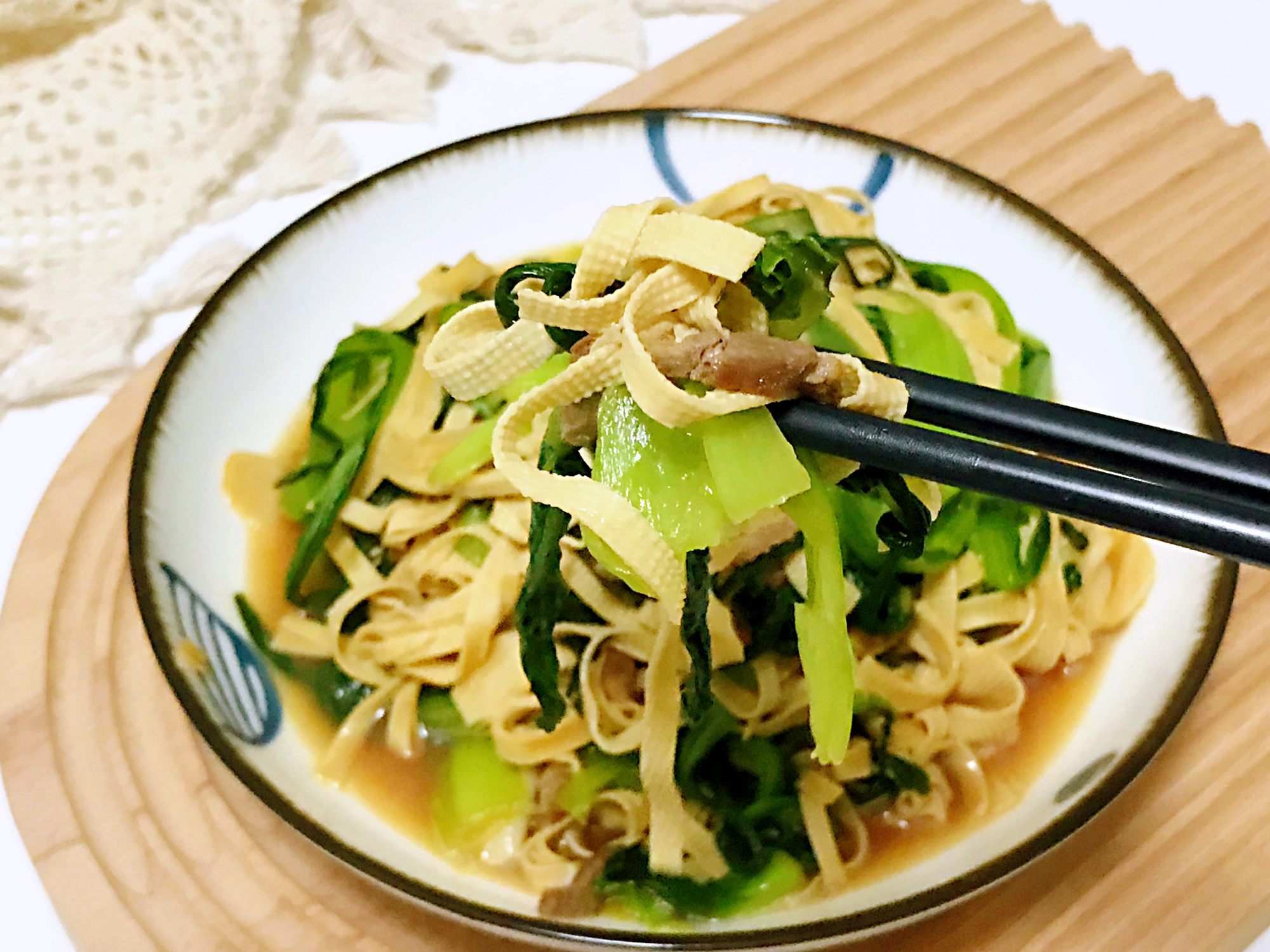 图片[2]-【油菜炒豆皮】做法步骤图 钙含量极高 孩子常吃长高个-起舞食谱网