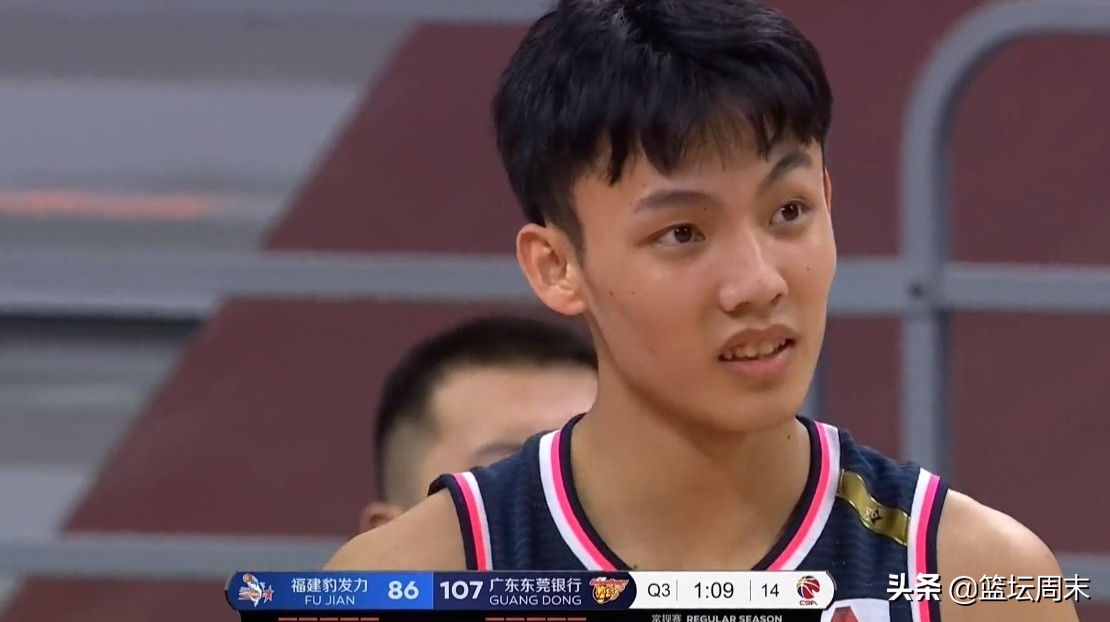 cba哪個球員有只假眼（一個眼神騙過3人，1打4戲耍福建整條防線，對不起，他只有20歲）