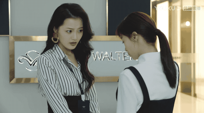 女面试官：我背后拉链开了，你要如何提醒我？高情商回答当场录用