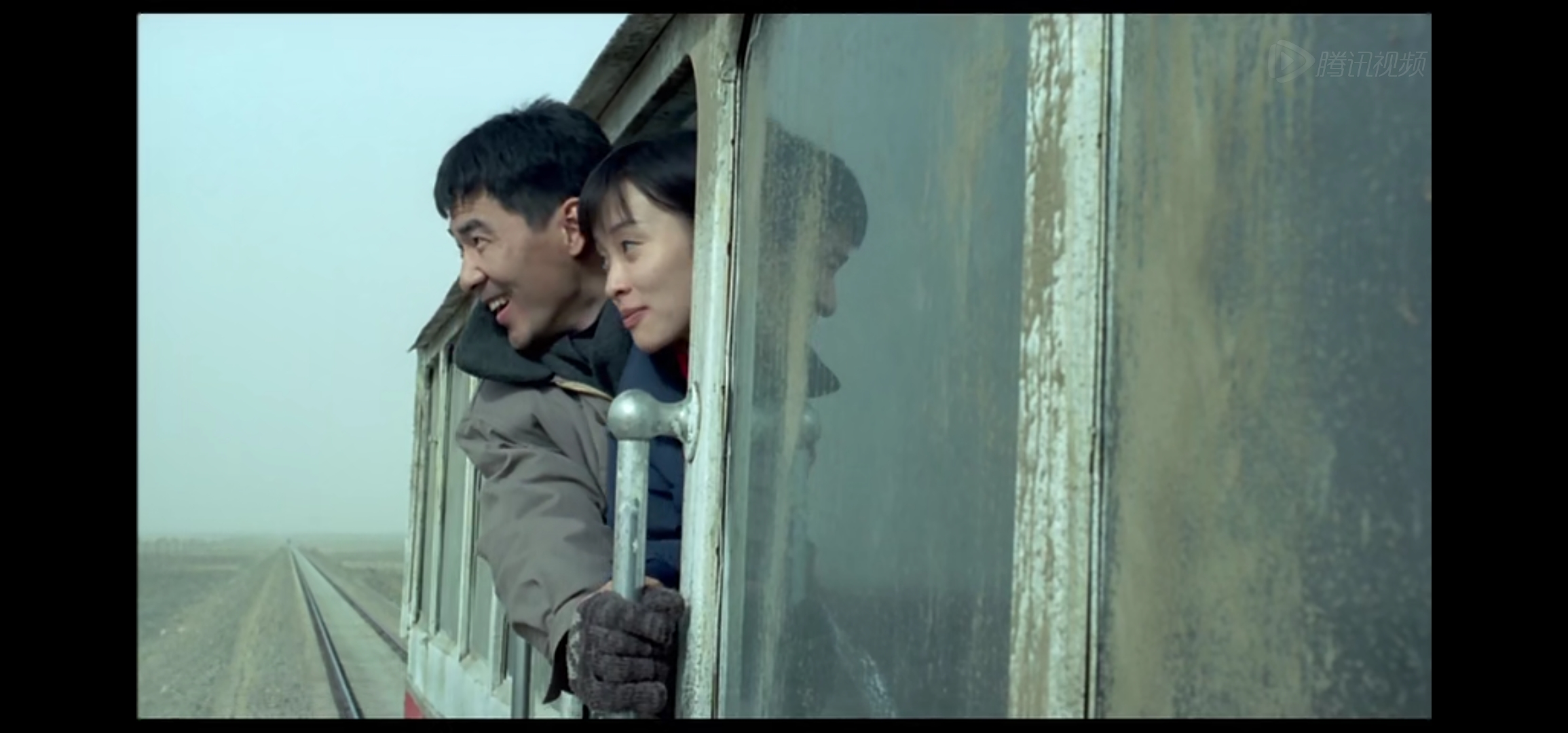 陈建斌和吴越的《菊花茶》：荒漠之地的浪漫，突破禁忌的爱恋