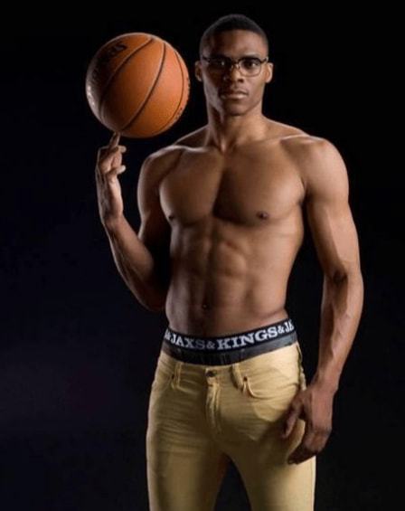 nba球員為什么用肘子（NBA球星肌肉很非人類，但跟橄欖球這群“怪物”比 那就是弟弟）