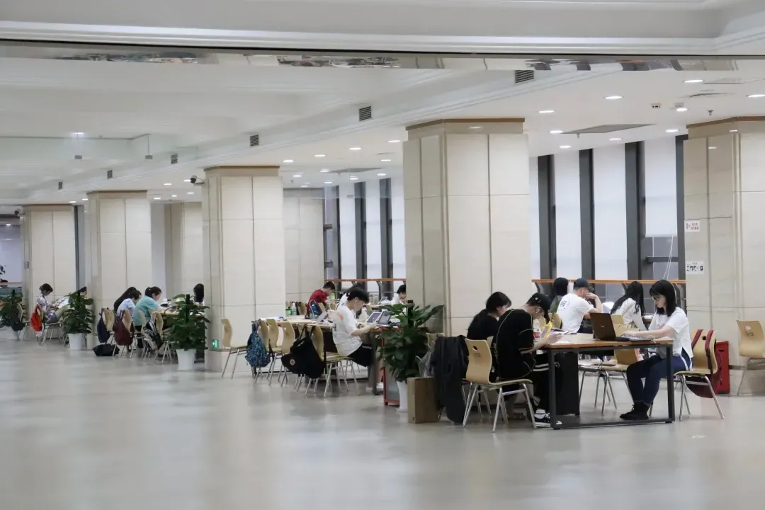 重庆最美图书馆：超6万平米，亮相人民日报，获国家建筑最高奖