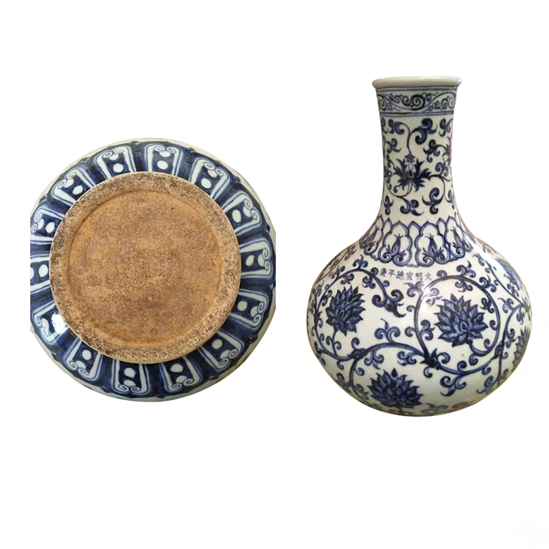 大明宣德青花缠枝天球瓶