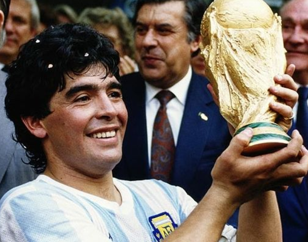 球王贝利是怎么成为球王的(马拉多纳只有1个世界杯,为何能与3个世界杯