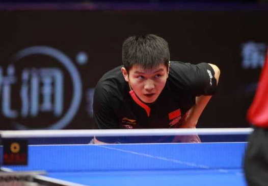 2016男子乒乓世界杯（卫冕成功！樊振东4-2完胜张本智和，豪取世界杯第3冠，刘国梁怒吼）