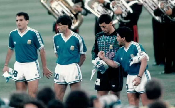 90年世界杯决赛内幕（1990世界杯决赛-一场被裁判毁掉的糟糕决赛）