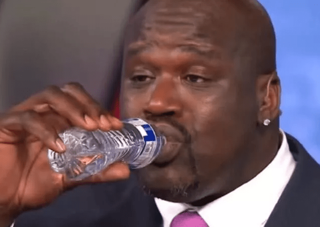 要说到保温杯里泡枸杞的话,詹姆斯与维金斯相比那真的是小儿科了.