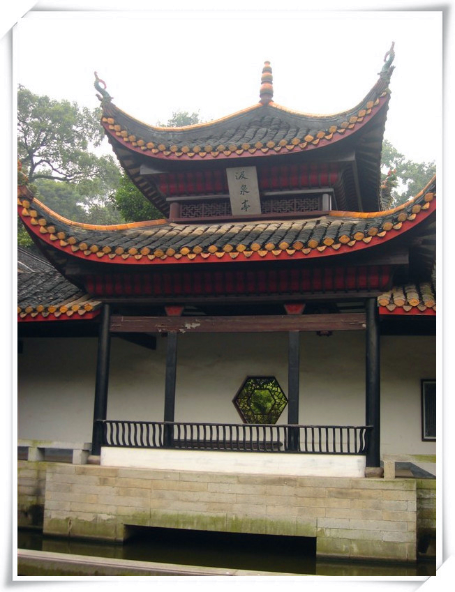 古代四大书院之岳麓书院，历经七毁七建，“藏”在一所著名大学里