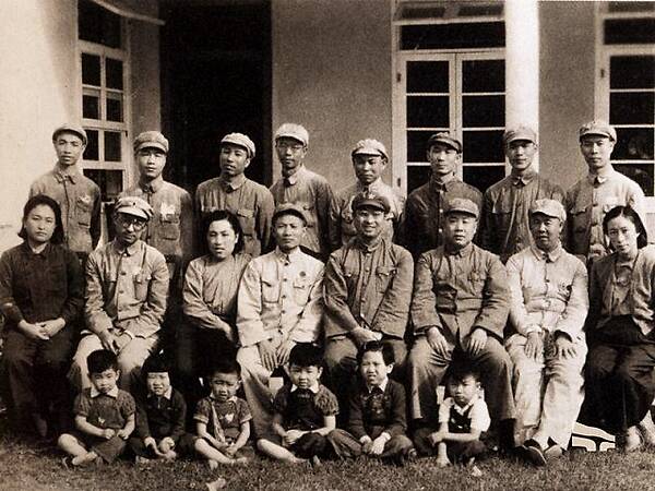 十大元帅合影及其父亲身份揭秘：出身背景大起底