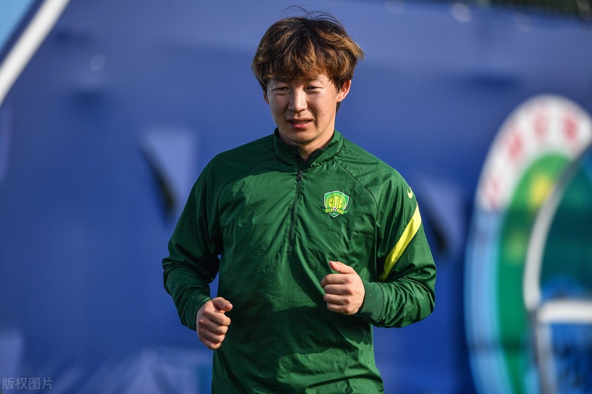 魏克兴还透露,国安中场大将朴成目前已经可以跟随球队训练,后防线主力