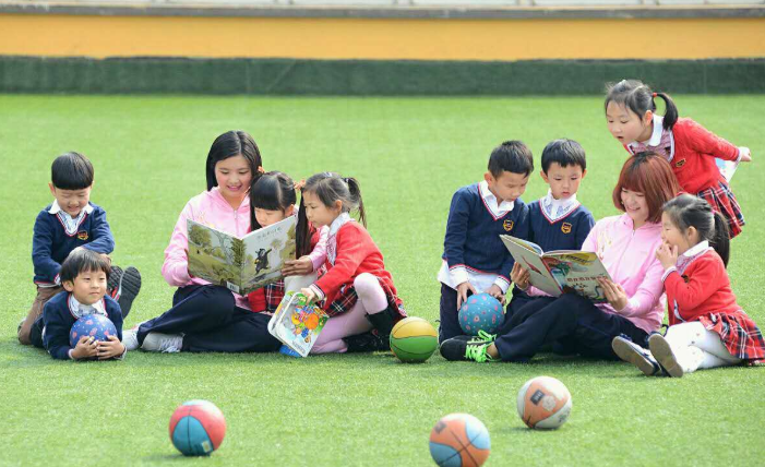 学费三四千的幼儿园，幼师的工资却只有两千多，原因真的很现实