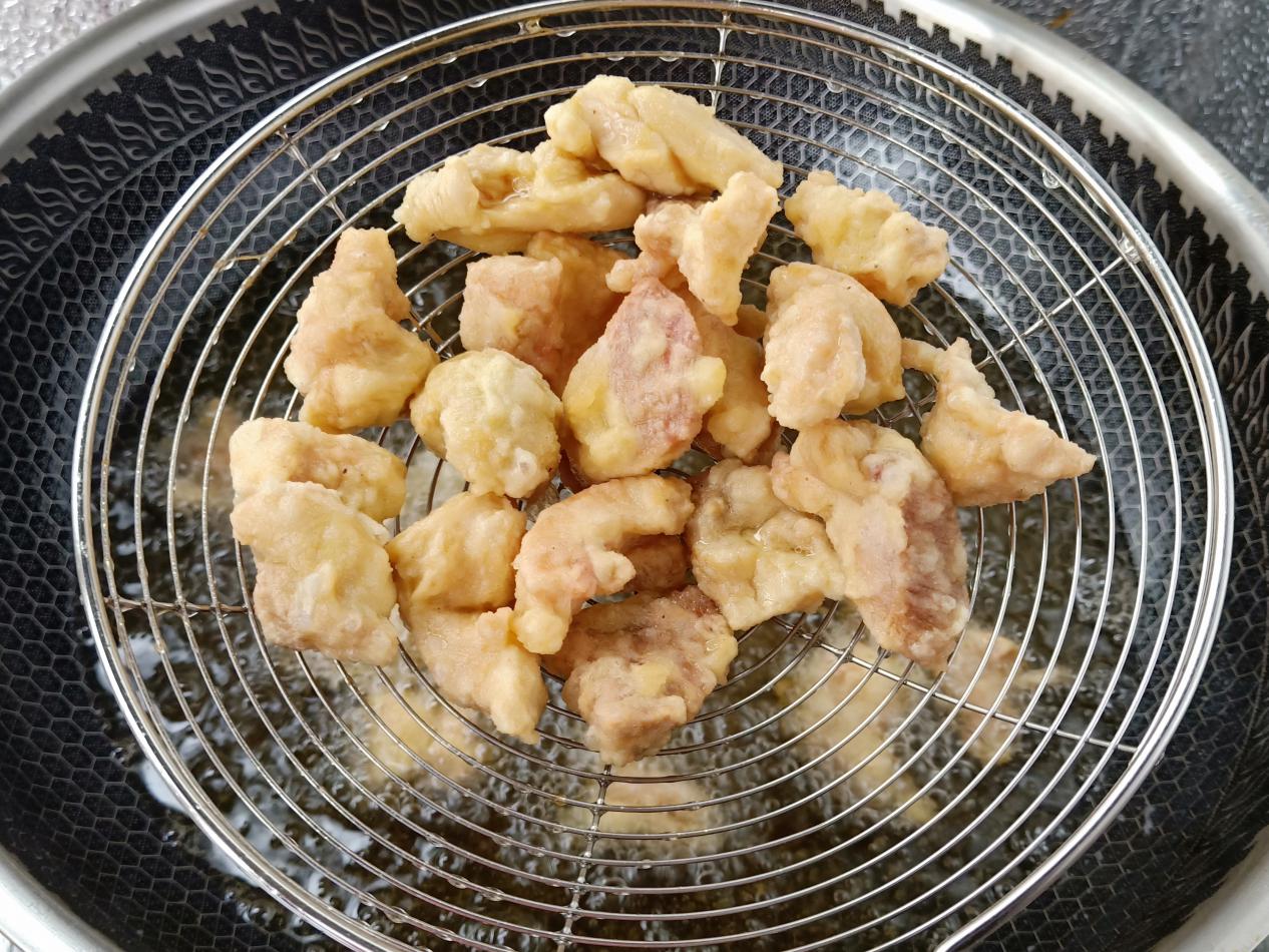 糖醋鸡肉的做法（教你做出成本不到十块钱的糖醋鸡肉）