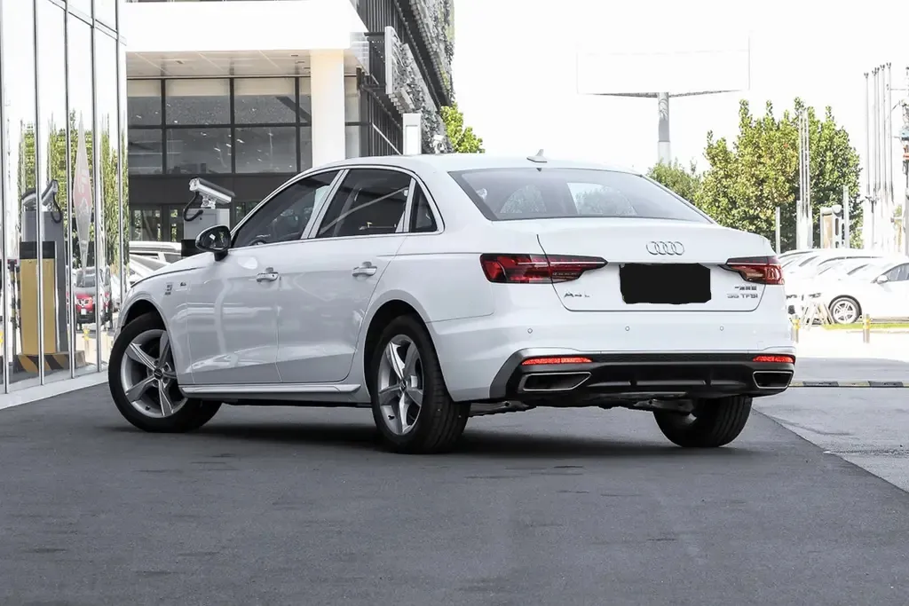 豪华车奥迪A4L，中配190马力+8个安全气囊，售价25.53万起