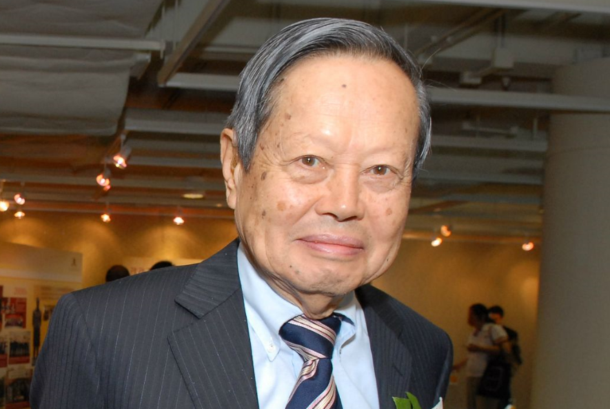 杨振宁看不下去的《三体》，被入选为高考题，教育部也在推荐读