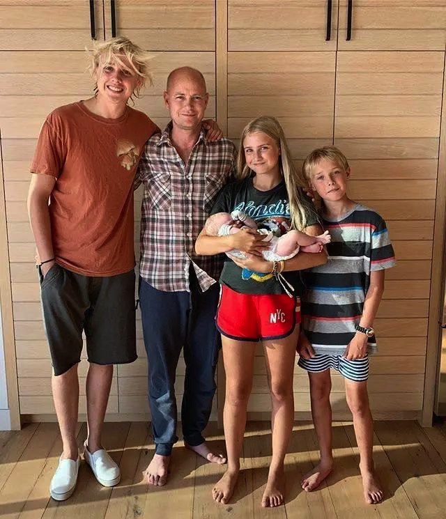 世界杯法国夺冠水果娜(水果娜:2岁被抛弃,29岁离婚,38岁带5娃和lv太子